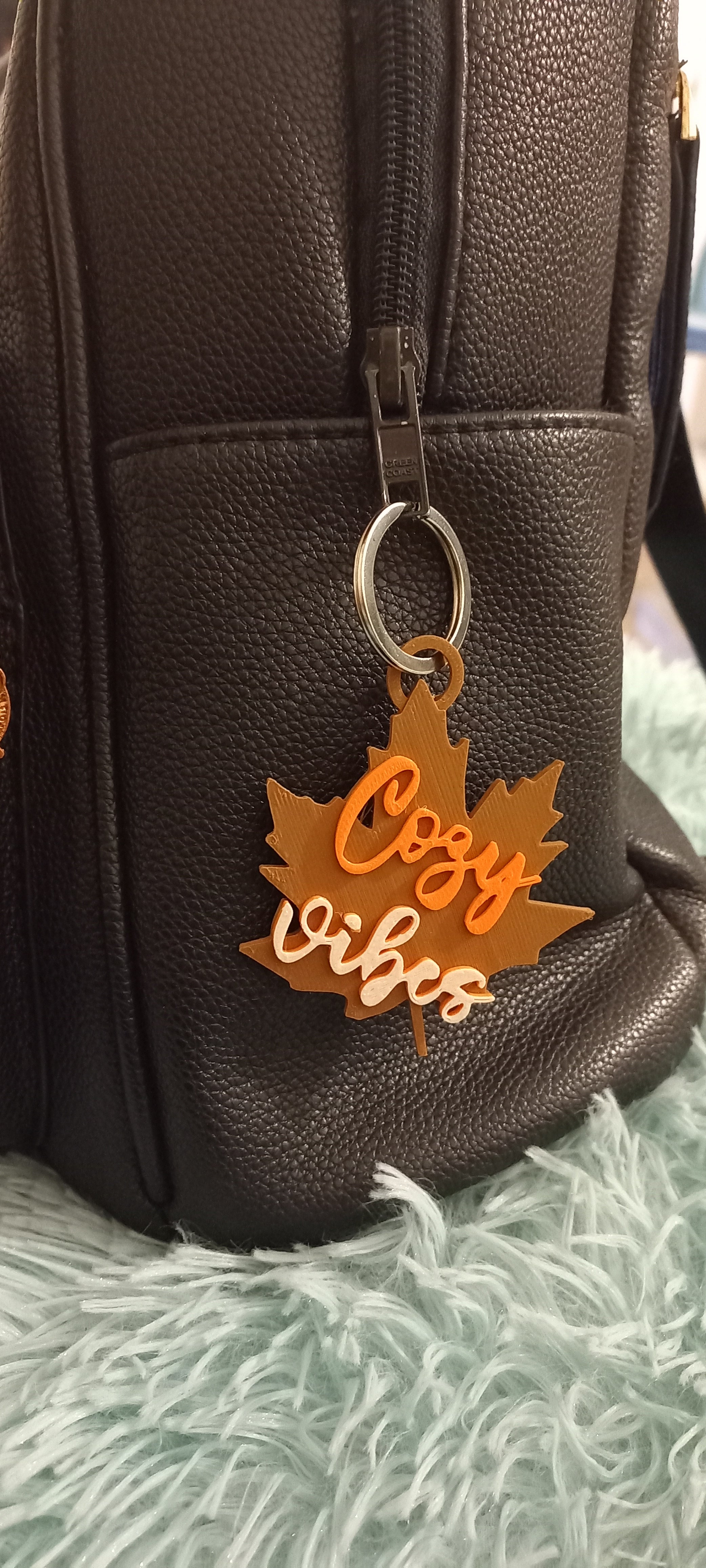 Charmanter Schlüsselanhänger Herbstblatt Cozy Vibes