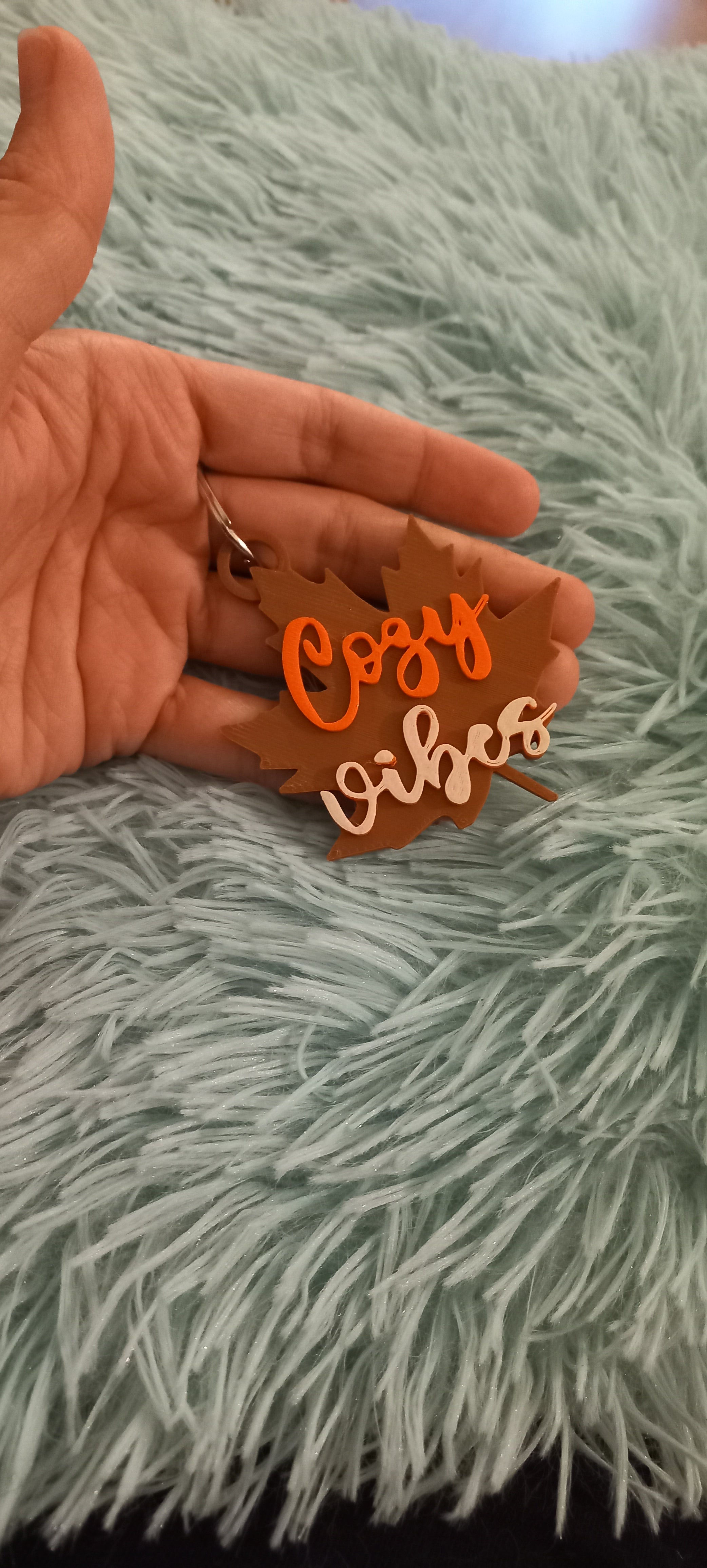 Charmanter Schlüsselanhänger Herbstblatt Cozy Vibes