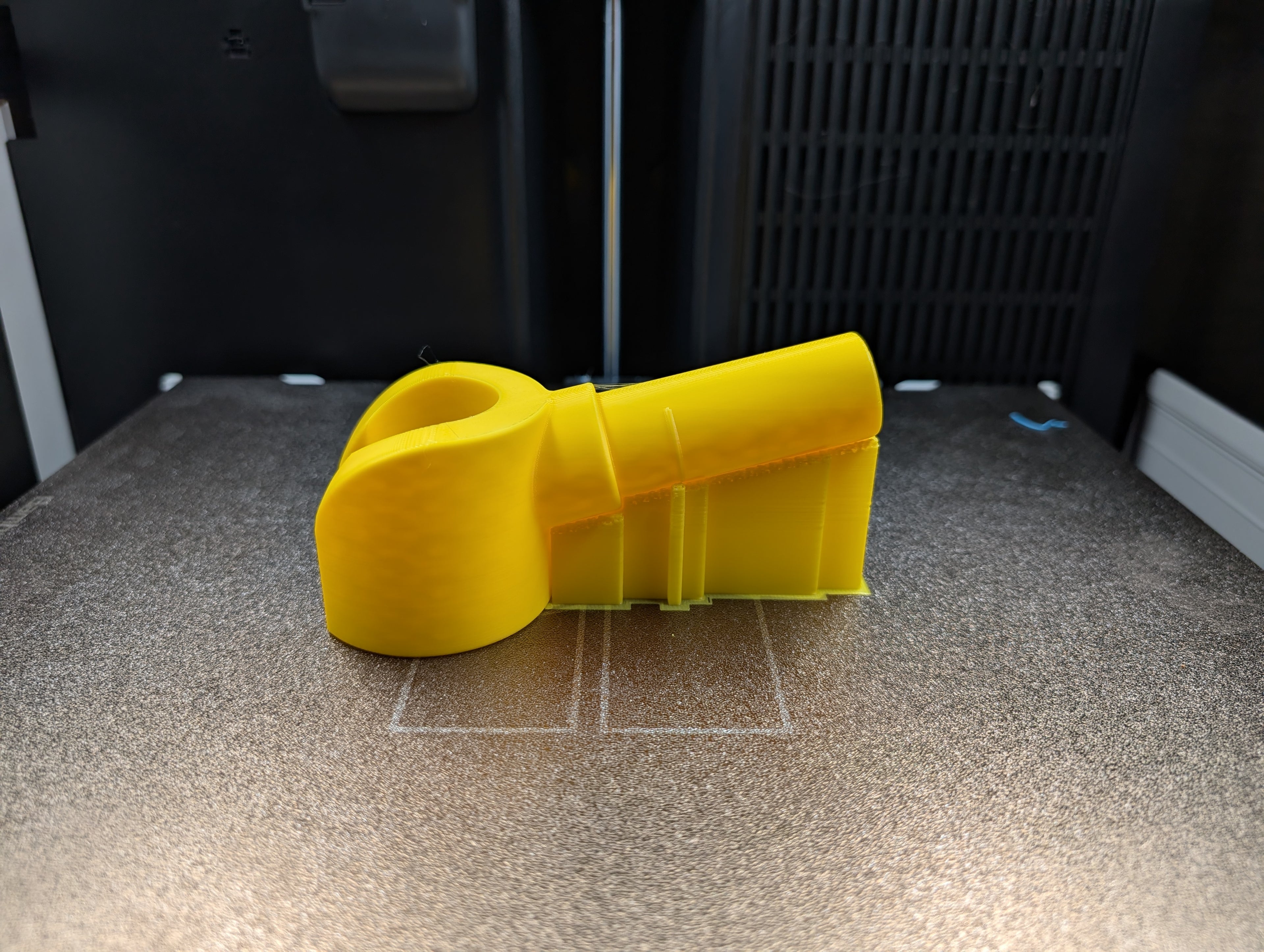 Brick Hand – Schwebender Weinhalter im LEGO®-Stil | 3D-gedrucktes Bar-Deko & witziges Geschenk für Fans