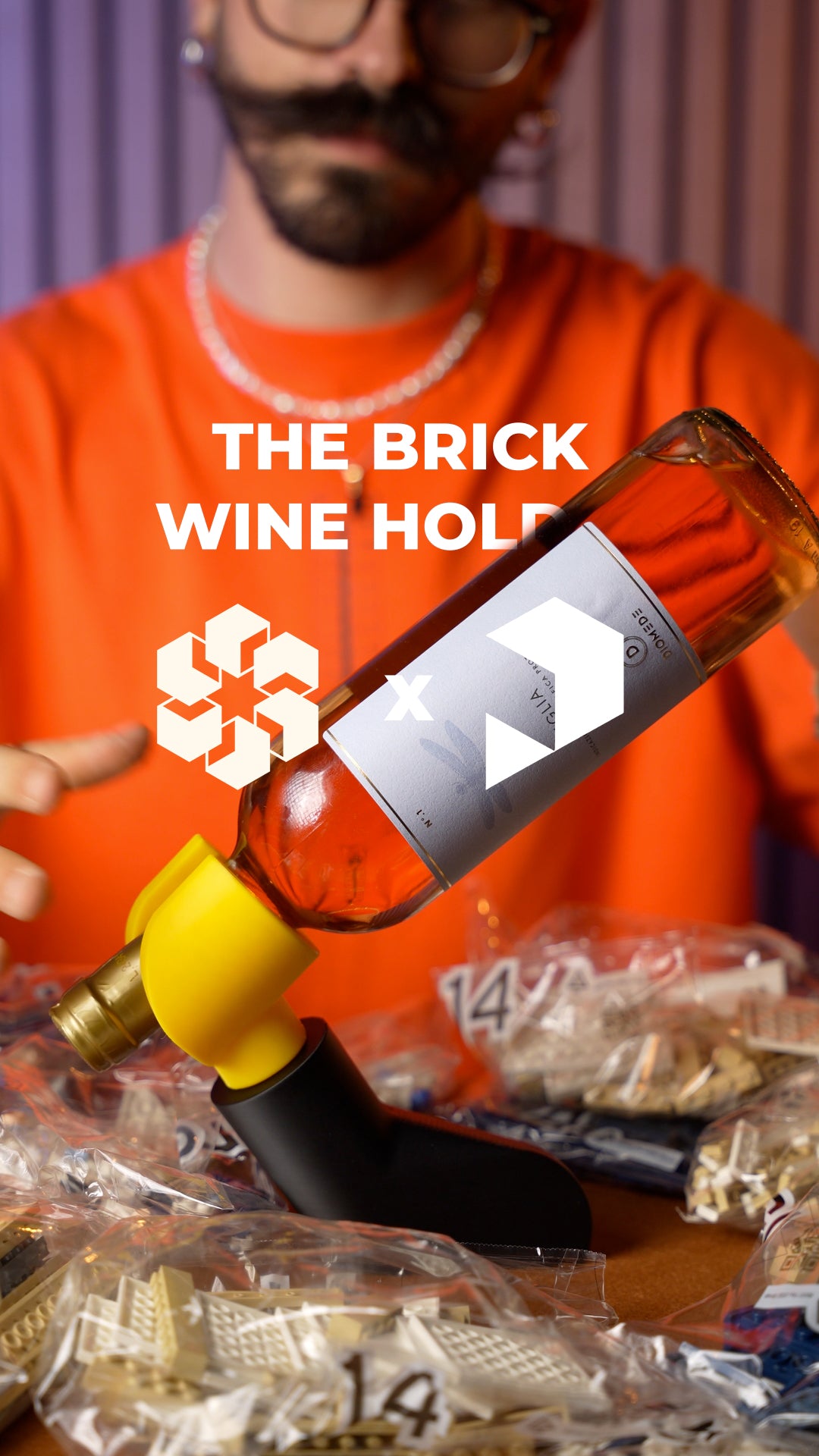 Brick Hand – Schwebender Weinhalter im LEGO®-Stil | 3D-gedrucktes Bar-Deko & witziges Geschenk für Fans