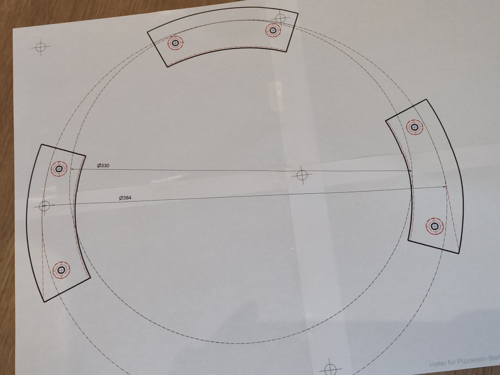 Platzsparender Pizzastein-Halter – Die clevere Unter-Schrank-Aufhängung