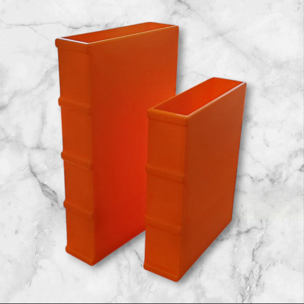 Buchstütze als Pflanztopf in Buchform