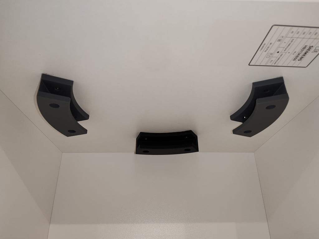 Platzsparender Pizzastein-Halter – Die clevere Unter-Schrank-Aufhängung